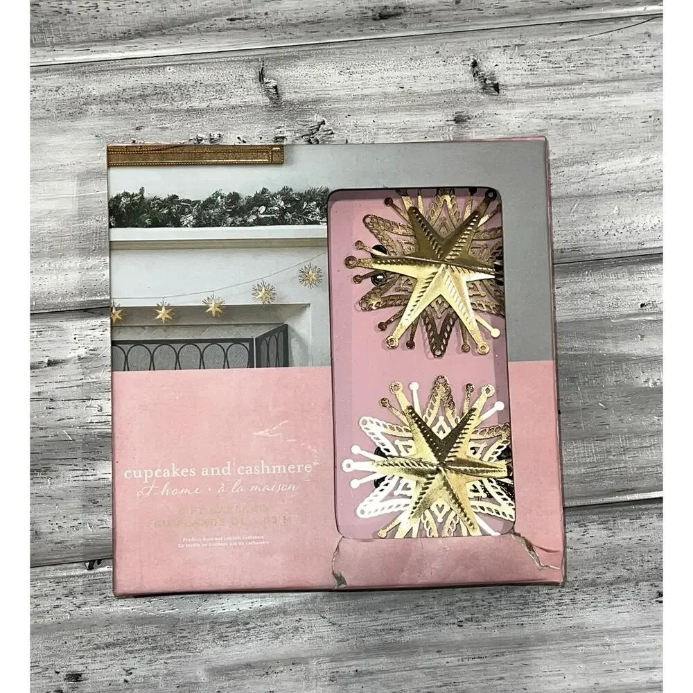 Cupcakes & Cashmere romantic gold